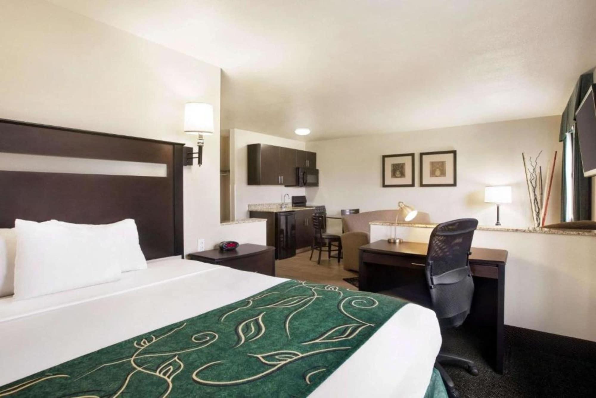 Travelodge By Wyndham Livonia Εξωτερικό φωτογραφία