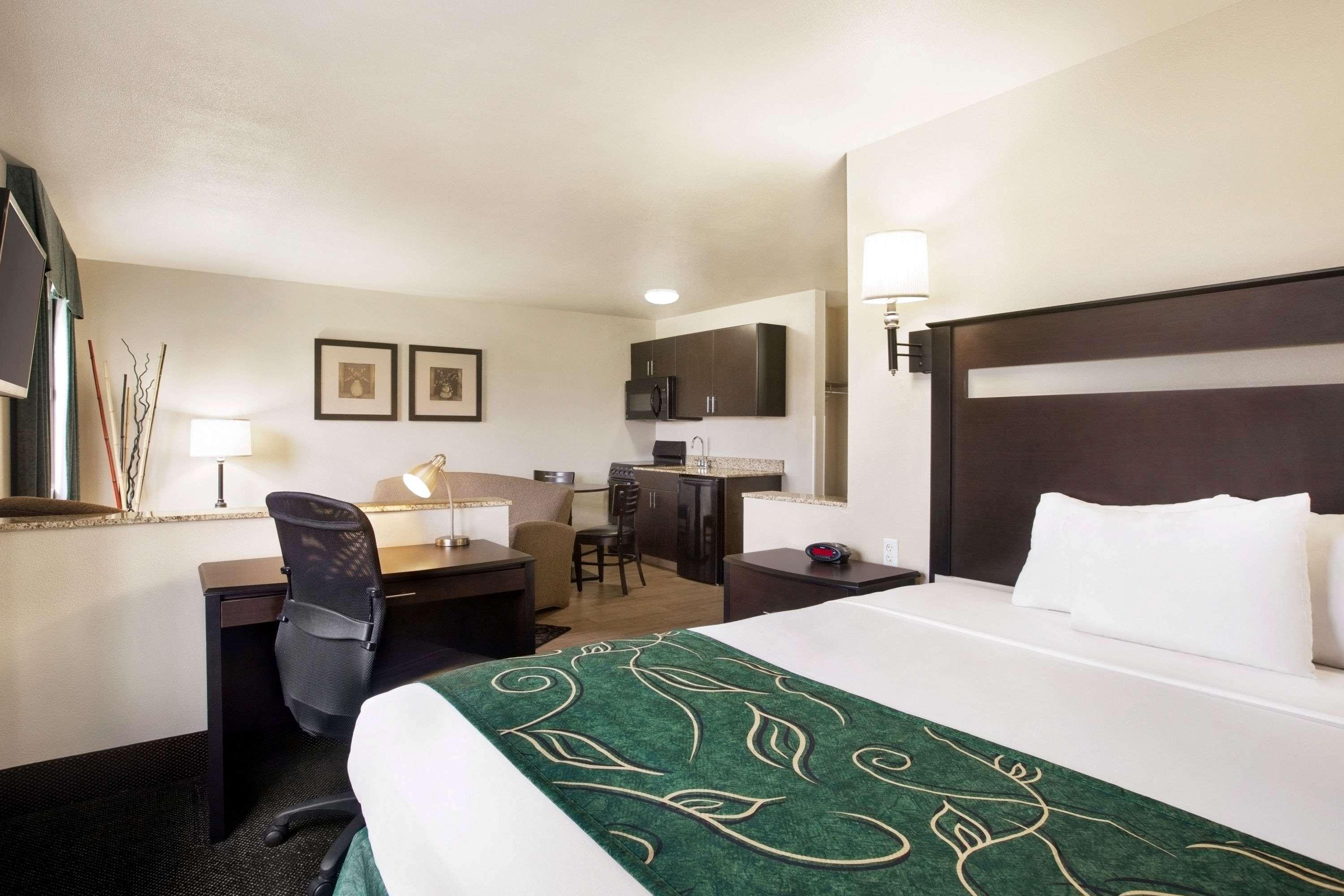 Travelodge By Wyndham Livonia Εξωτερικό φωτογραφία