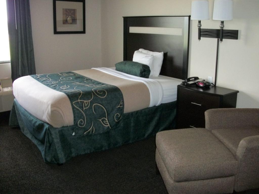 Travelodge By Wyndham Livonia Εξωτερικό φωτογραφία