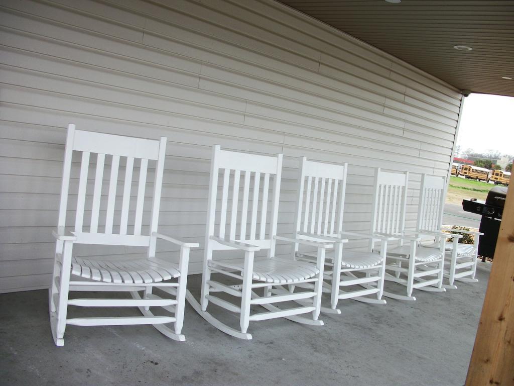 Travelodge By Wyndham Livonia Εξωτερικό φωτογραφία