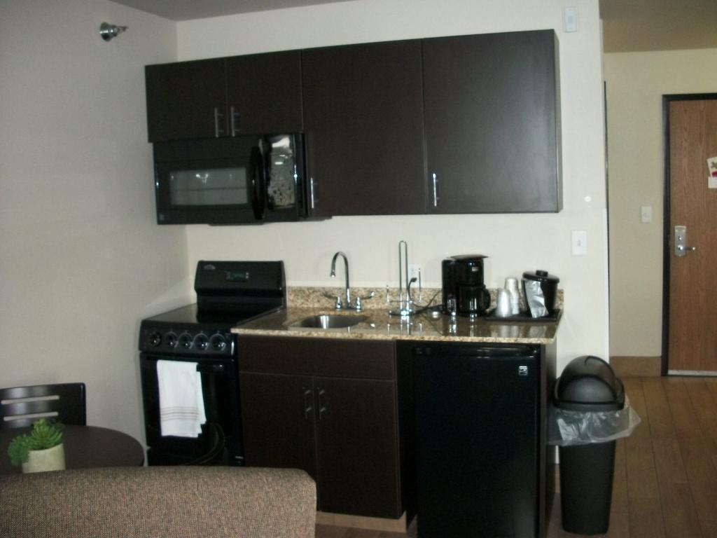 Travelodge By Wyndham Livonia Εξωτερικό φωτογραφία