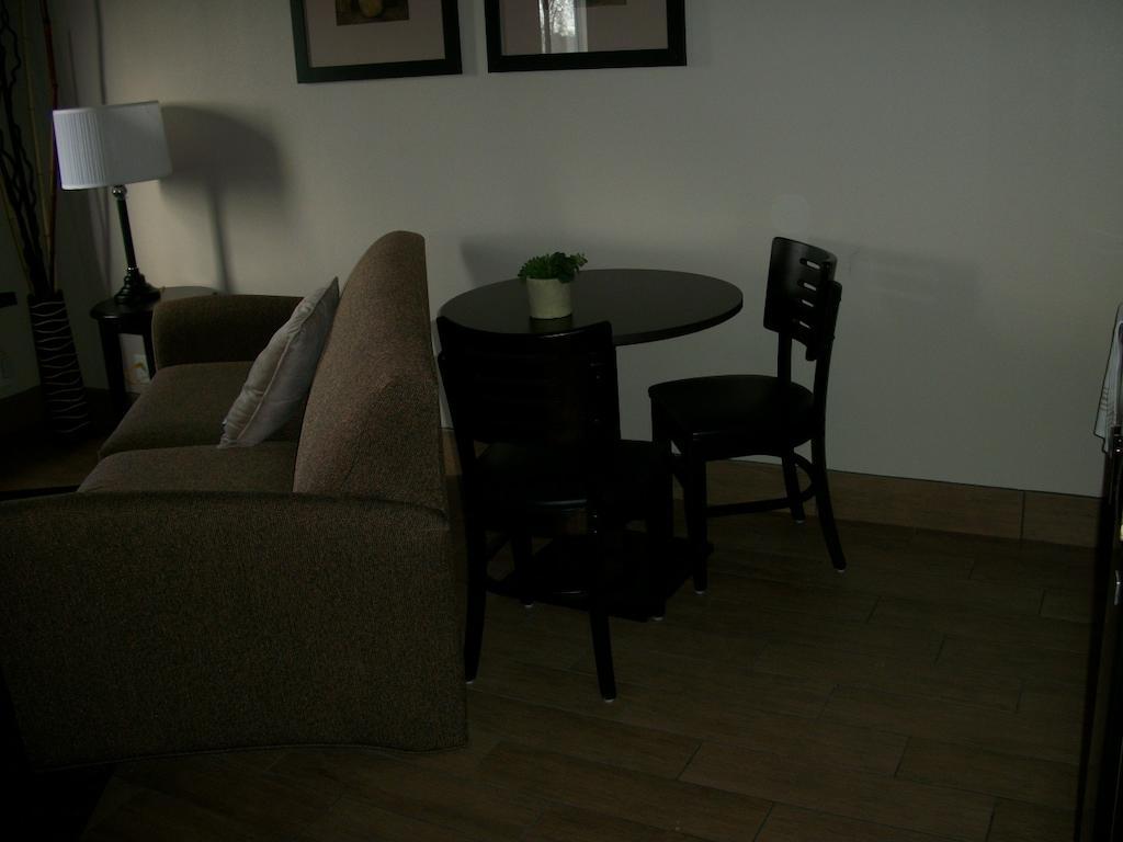 Travelodge By Wyndham Livonia Εξωτερικό φωτογραφία