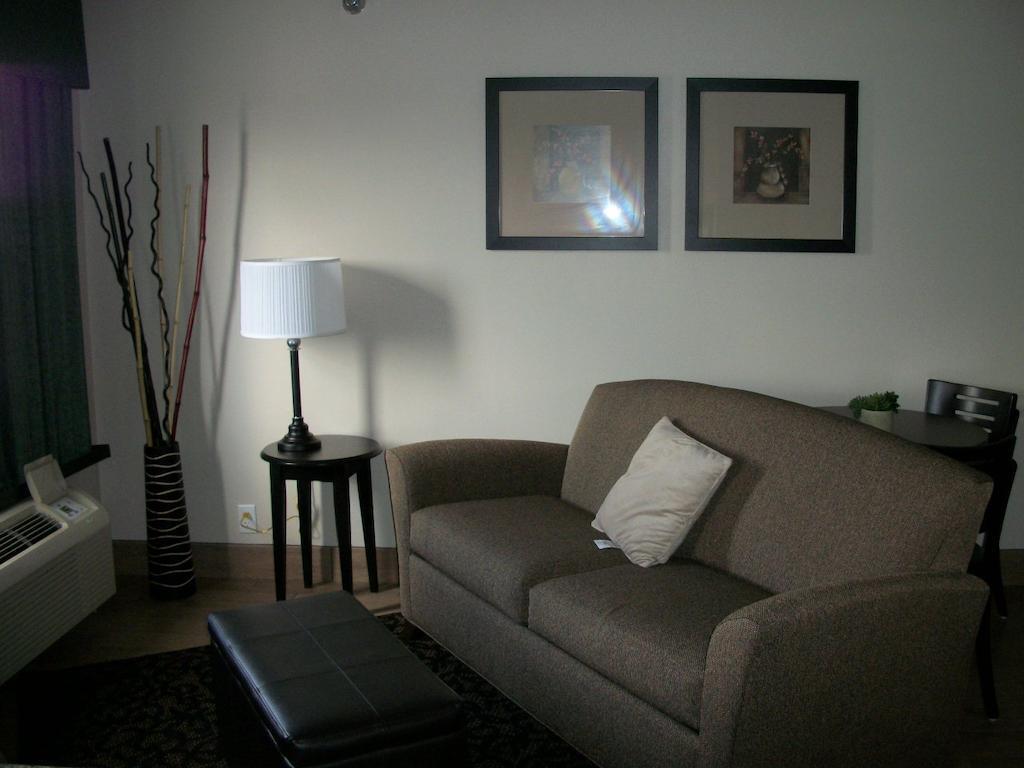 Travelodge By Wyndham Livonia Εξωτερικό φωτογραφία