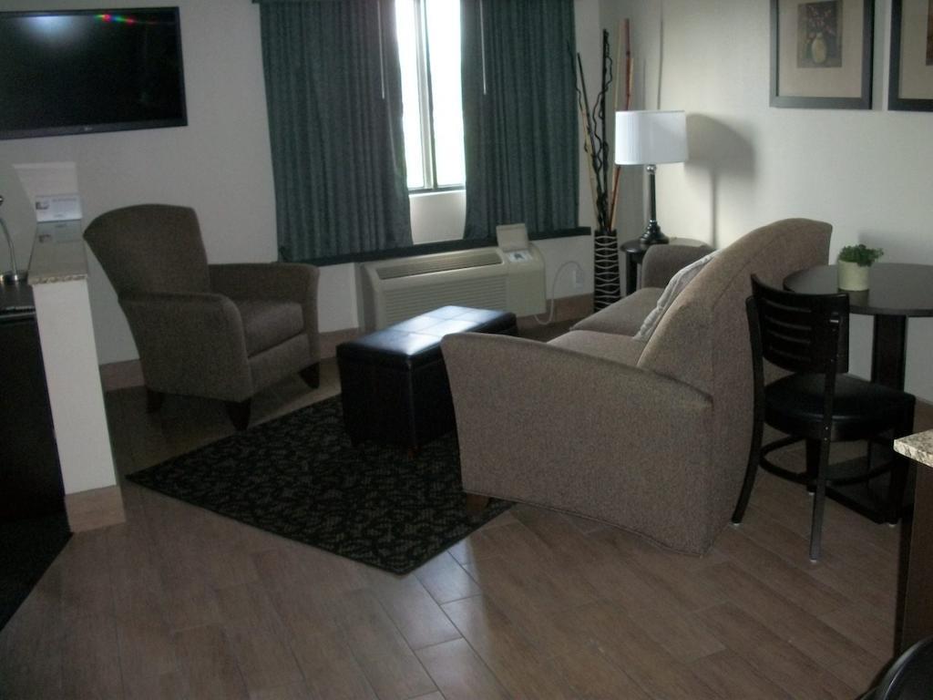 Travelodge By Wyndham Livonia Εξωτερικό φωτογραφία