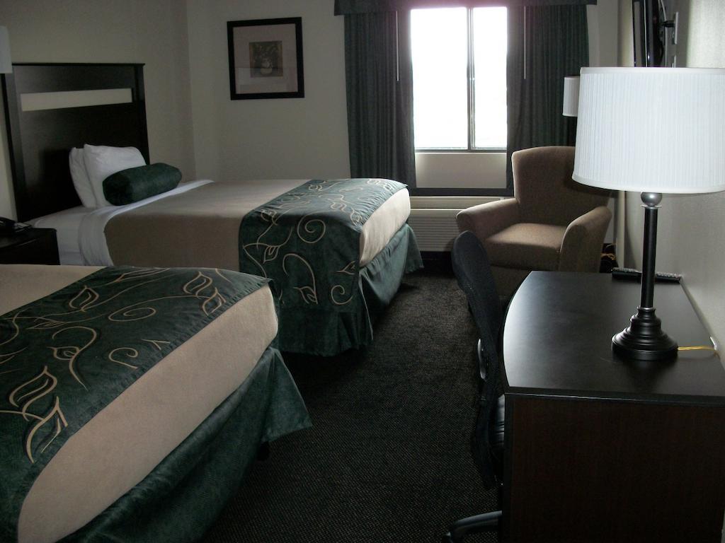 Travelodge By Wyndham Livonia Εξωτερικό φωτογραφία