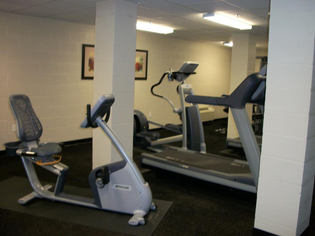 Travelodge By Wyndham Livonia Εξωτερικό φωτογραφία
