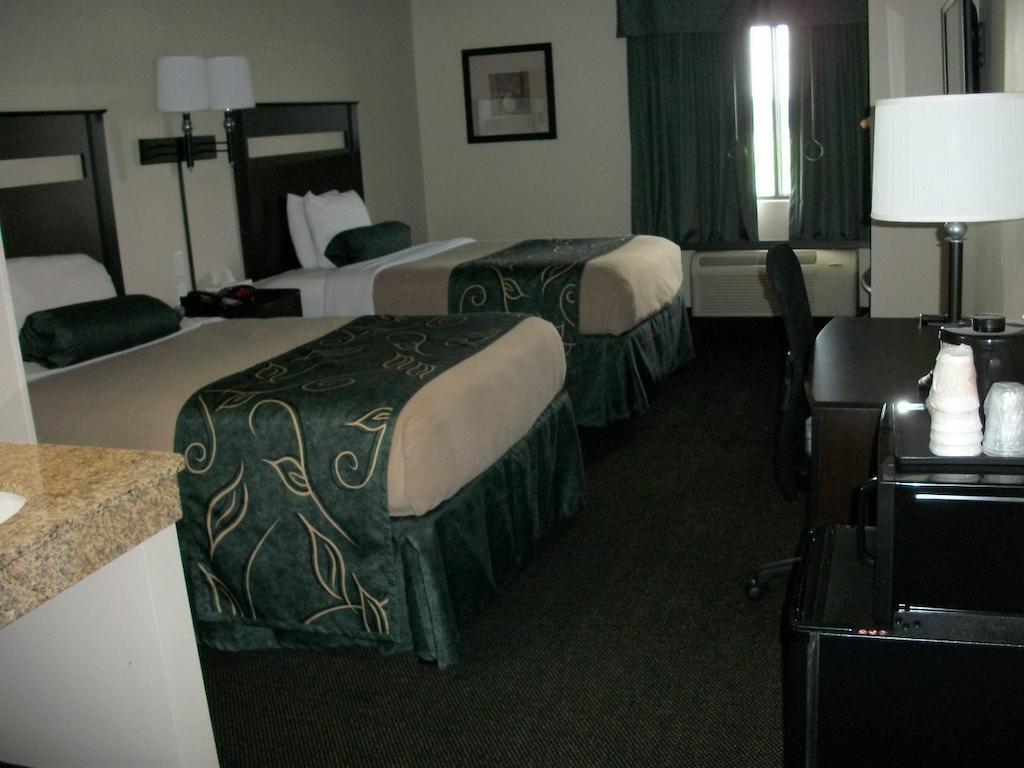 Travelodge By Wyndham Livonia Εξωτερικό φωτογραφία
