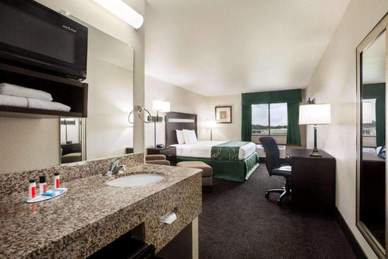 Travelodge By Wyndham Livonia Εξωτερικό φωτογραφία