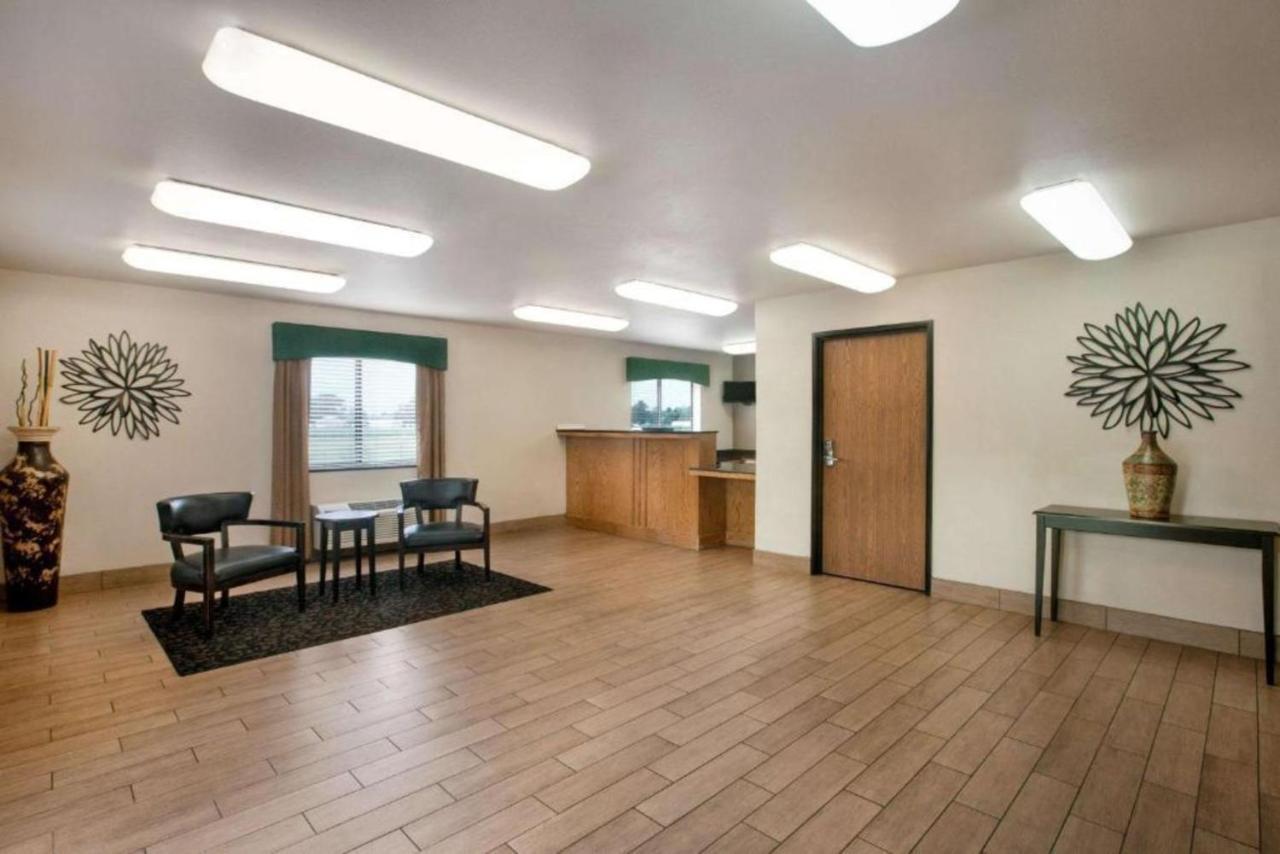 Travelodge By Wyndham Livonia Εξωτερικό φωτογραφία
