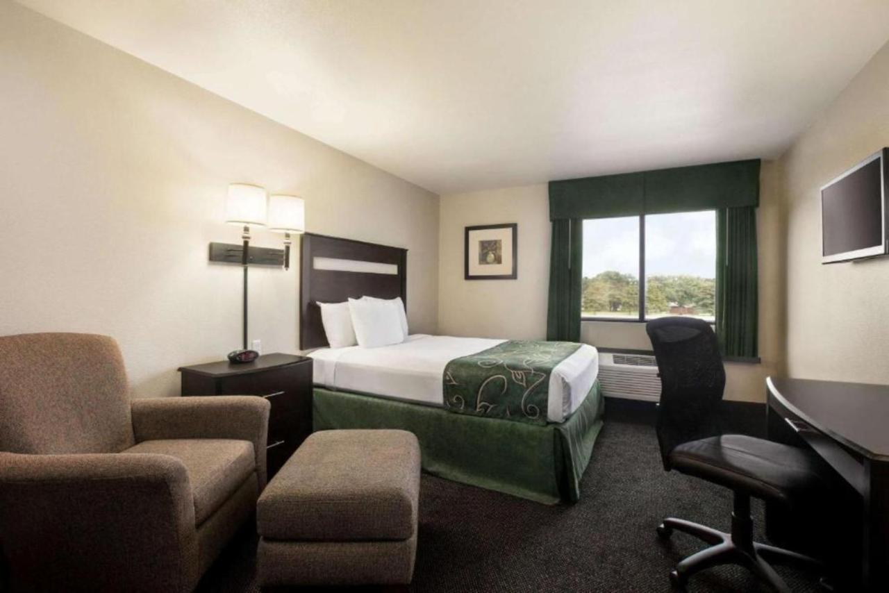 Travelodge By Wyndham Livonia Εξωτερικό φωτογραφία